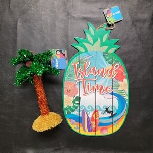 Island Time Pineapple Wall Decor with Palm Tree